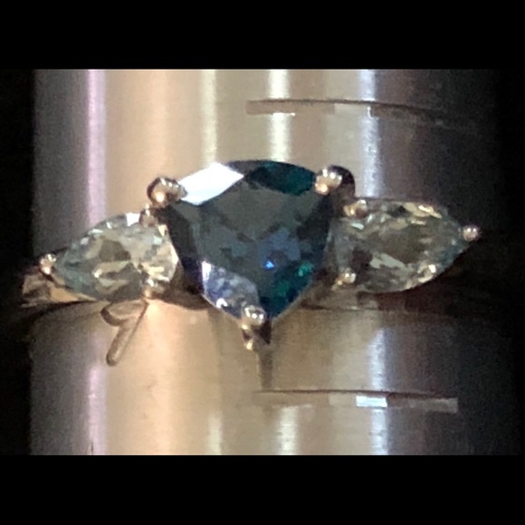 London Blue & White Topaz Ring size 9 - Picture 1 of 3